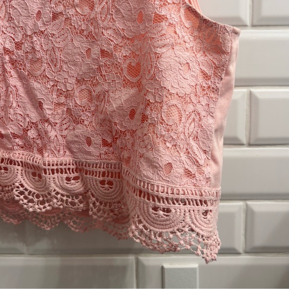 Ambiance Women’s Light Pink Cropped Lace Sleeveless Top with Scalloped Hem - Picture 2 of 5